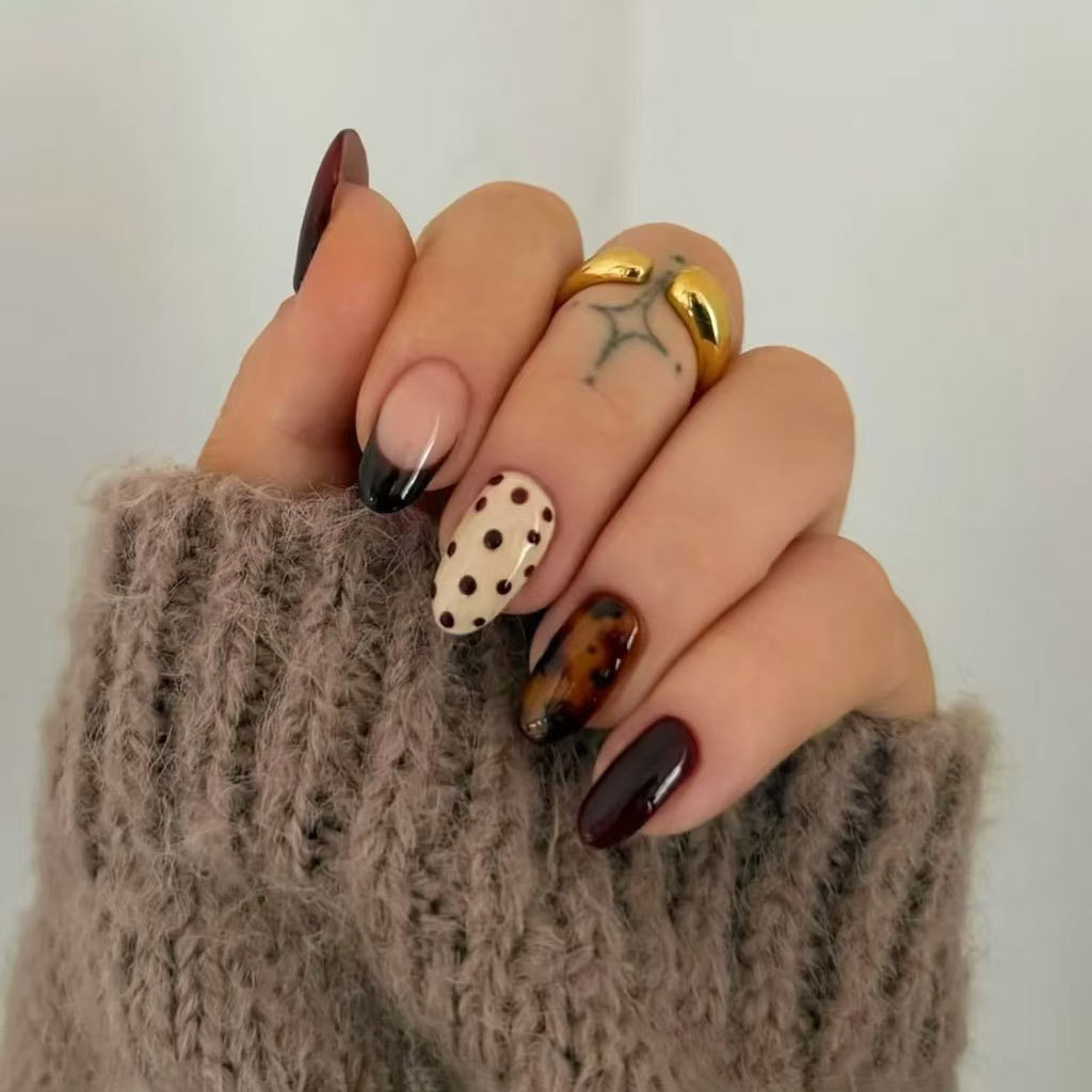 Nail Art Full Design - 24 stuks Amber Donkerbruine Nagelstickers Volledige